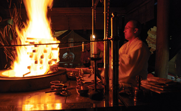 Buddhist (Gomataki) Fire Ritual in a 1300 Year-Old Cave (Even